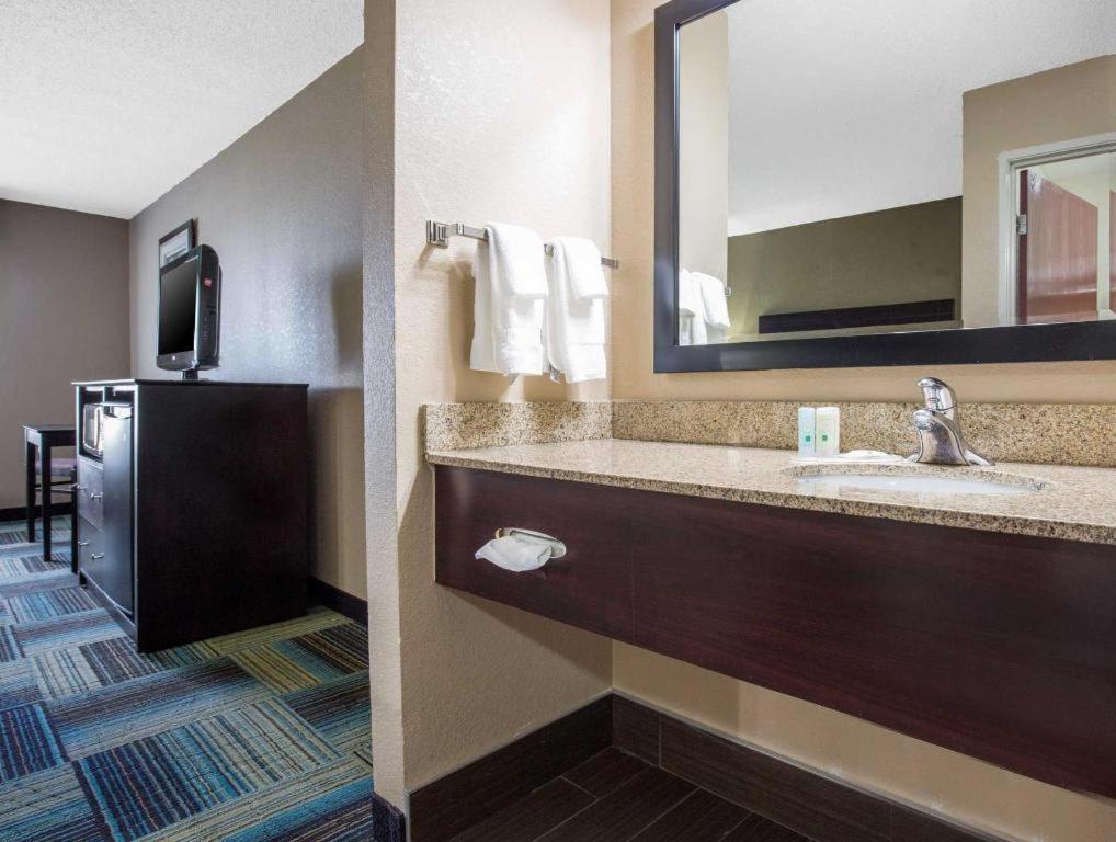 Quality Inn & Suites Arnold - St Louis 外观 照片